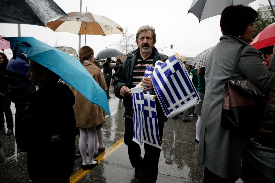 25η Μαρτίου: Με βροχές και καταιγίδες οι μαθητικές παρελάσεις - Η πρόγνωση Ζιακόπουλου για τον καιρό