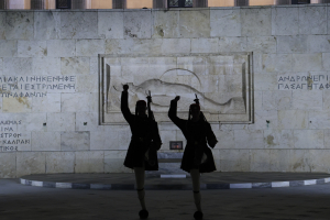 ΕλΕΔΑ: Η απαγόρευση συναθροίσεων στον Άγνωστο Στρατιώτη παραβιάζει το σύνταγμα και την ΕΣΔΑ