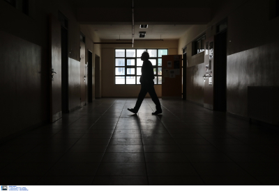 Σοκ για καθηγήτρια στο Ηράκλειο: Κατάλαβε πως μαθητής έκρυβε όπλο μέσα στο μάθημα