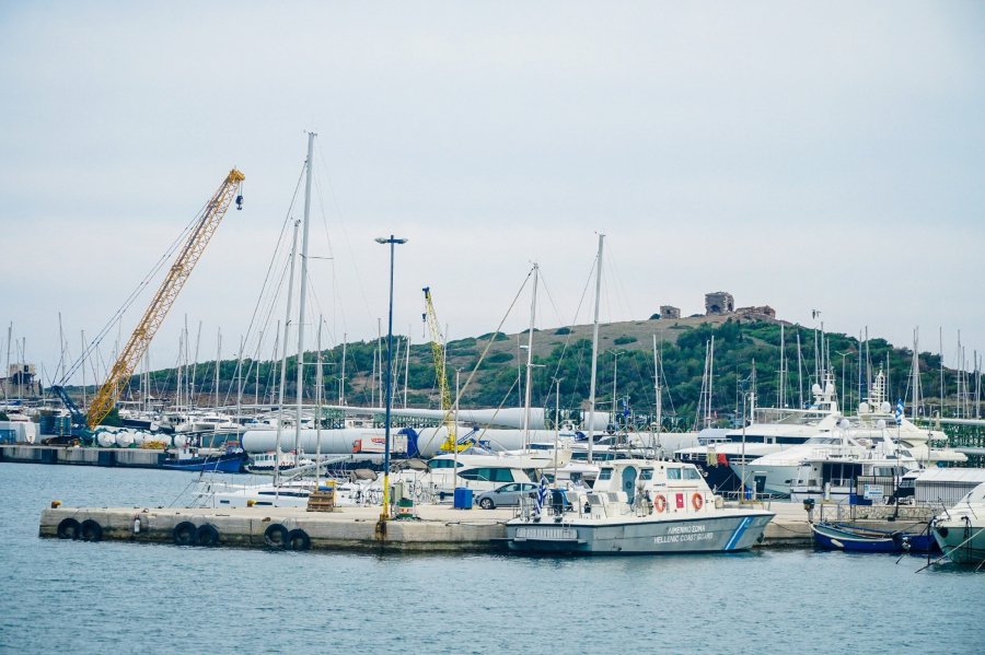 Πέντε προσφορές για το λιμάνι του Λαυρίου