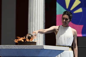 Παραδόθηκε η «Φλόγα της Ελπίδας» στην Γερμανία για τους Αγώνες Special Olympics του Βερολίνου