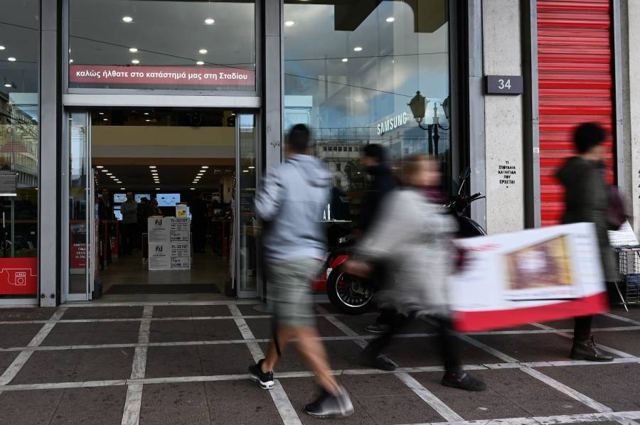 Πώς διαμορφώνεται ο κατώτατος μισθός, με τις τριετίες και το επίδομα γάμου