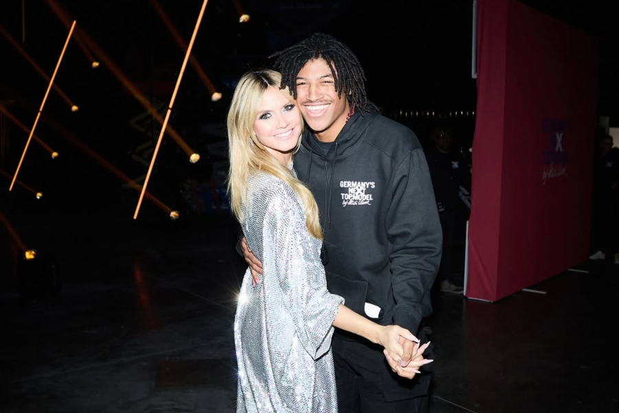 Η Χάιντι Κλουμ ποζάρει αγκαλιά με τον 19χρονο γιο της (Εικόνα)