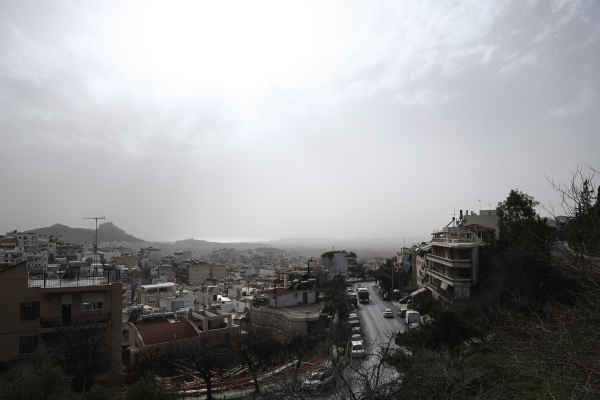 Αφρικανική σκόνη στην Αθήνα: Τι πραγματικά συμβαίνει στην ατμόσφαιρα, η εξήγηση Κολυδά