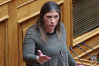 Η ... ουρά της ουράς της Ζωής Κωνσταντοπούλου
