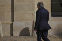 Προεξοφλημένη η πτώση Μπαϊρού: Το πιθανότερο σενάριο για την επόμενη μέρα