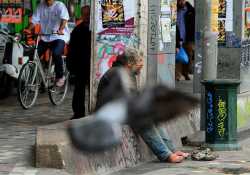 Ποιοι ανασφάλιστοι υπερήλικες δικαιούνται επίδομα κοινωνικής αλληλεγγύης