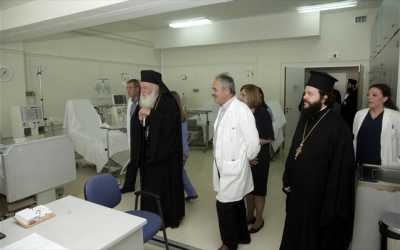 Υγειονομικό υλικό στα Νοσοκομεία "Αγία Όλγα" και "Άγιος Σάββας" παρέδωσε ο Αρχιεπίσκοπος