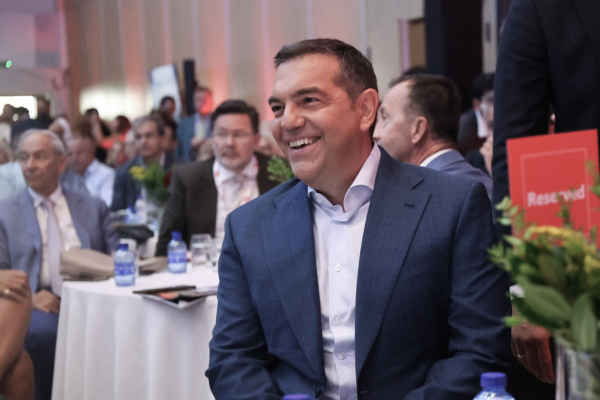 Το ΠΑΣΟΚ στη σκιά του Αλέξη Τσίπρα