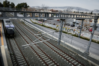 Στις ράγες ξανά προαστιακός και τρένα από αύριο Τετάρτη, τα δρομολόγια και τα μέτρα ασφαλείας