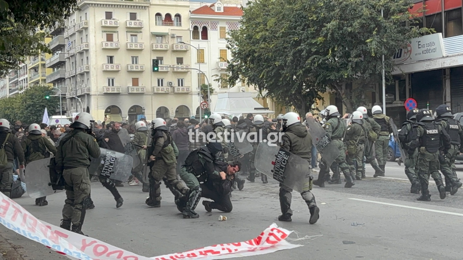 Θεσσαλονίκη: Ανεπιθύμητος ο Κασιδιάρης - Τα ΜΑΤ επιτέθηκαν για να τον προστατεύσουν