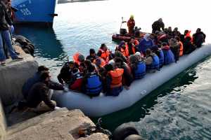 Συνεχίζουν πρόσφυγες και μετανάστες να φτάνουν στα νησιά του Αιγαίου