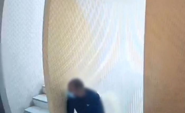 Βίντεο - ντοκουμέντο από τη δράση της σπείρας: Yποδύονταν τεχνικούς και λήστευαν ηλικιωμένους (βίντεο)