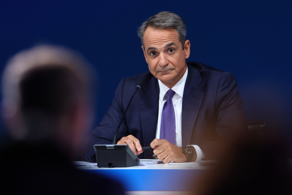 Mitsotakis Rejects Succession Rumors, Rules Out Snap Elections