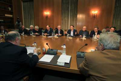 Κυβέρνηση: Πολιτικό το ζήτημα των συζητήσεων με τους θεσμούς