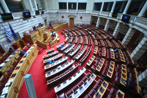 Επεισόδιο Κ.Χήτα - Π.Παππά στη Βουλή: «Ή πετάξτε τον έξω τον ανάγωγο ή βουλώστε το!»
