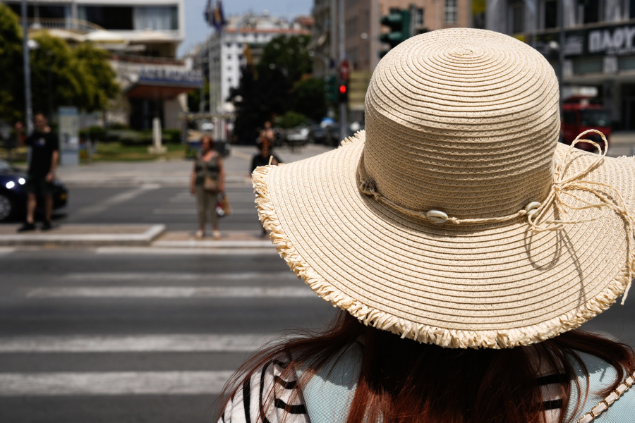 Καύσωνας διαρκείας με εξάρσεις - Γιατί προειδοποιούν οι μετεωρολόγοι
