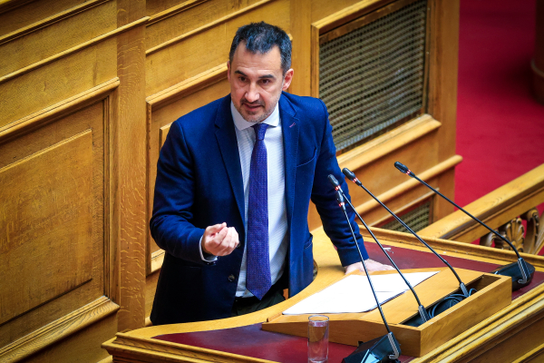 Χαρίτσης: Η κυβέρνηση ενδίδει πλήρως στις πιέσεις των λόμπι ορυκτών καυσίμων