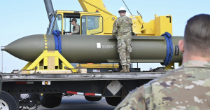 Τι είναι οι βόμβες «bunker busters» που έριξαν οι Αμερικάνοι στα Στενά του Ορμούζ