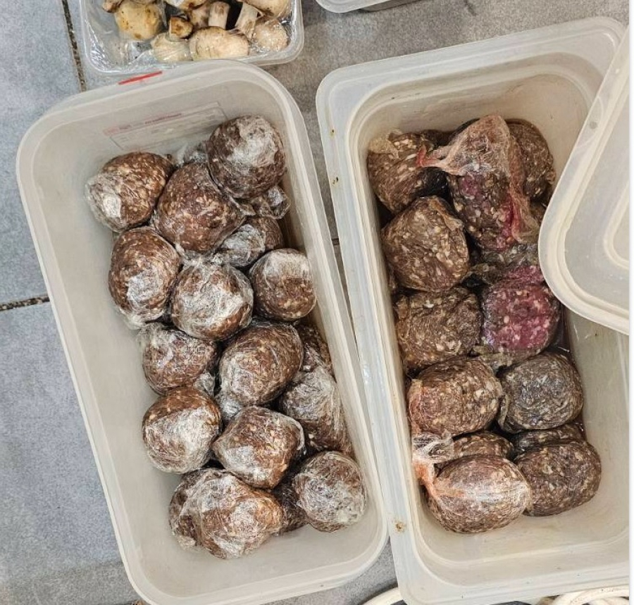 Περιφέρεια Αττικής: Μπλόκο σε 12 τόνους σάπιων κρεάτων και λαχανικών – Εικόνες ντροπής με αλλοιωμένα τρόφιμα