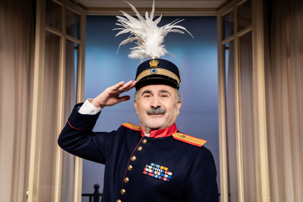 Ο Γιάννης Μπέζος σκηνοθετεί τον Λάκη Λαζόπουλο: Δείτε νέες φωτογραφίες λίγο πριν την πρεμιέρα της παράστασης