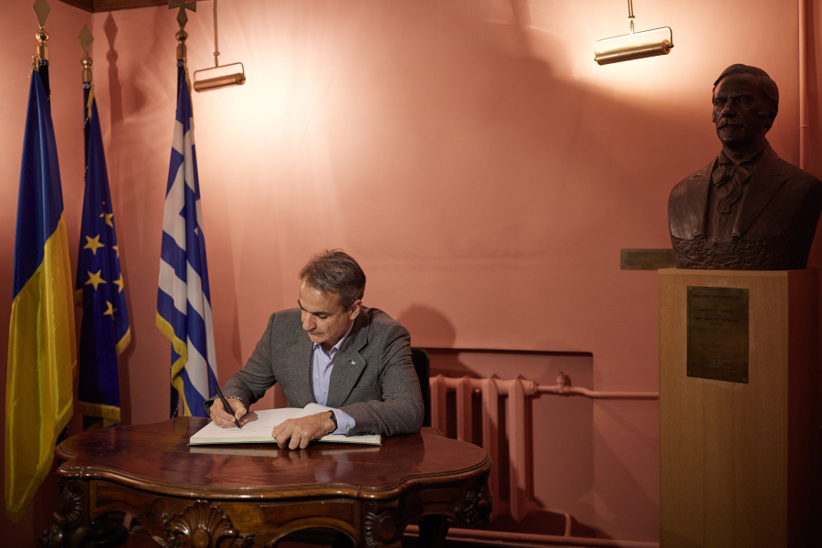 Τα μηνύματα Μητσοτάκη από την Οδησσό και η σημερινή παρουσία στο Συνέδριο του ΕΛΚ