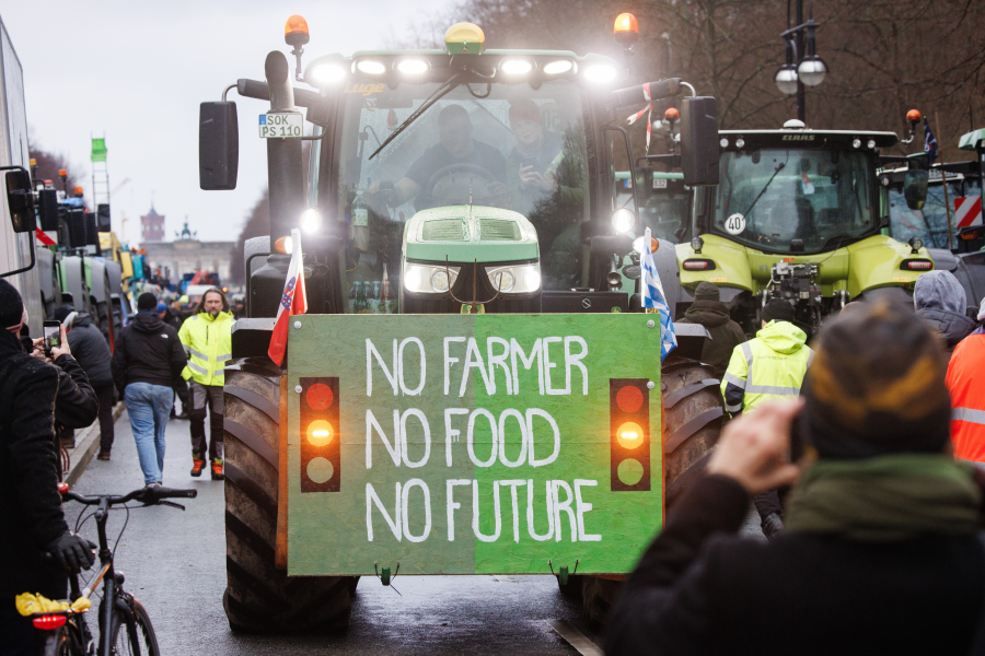Ξεκινά ο στρατηγικός διάλογος για τους αγρότες στην ΕΕ εν μέσω κινητοποιήσεων