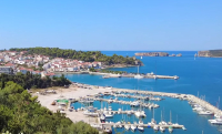 3 προορισμοί στην Πελοπόννησο που θυμίζουν πραγματικά νησί