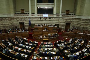 Νέο πολυνομοσχέδιο στη Βουλή - Τι προβλέπει για ΕΝΦΙΑ και φορολογικά πρόστιμα