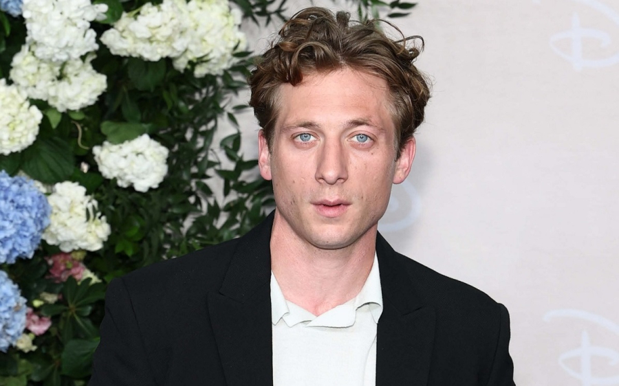 Ο Jeremy Allen White με Calvin Klein Collection στα Disney Upfronts 2025