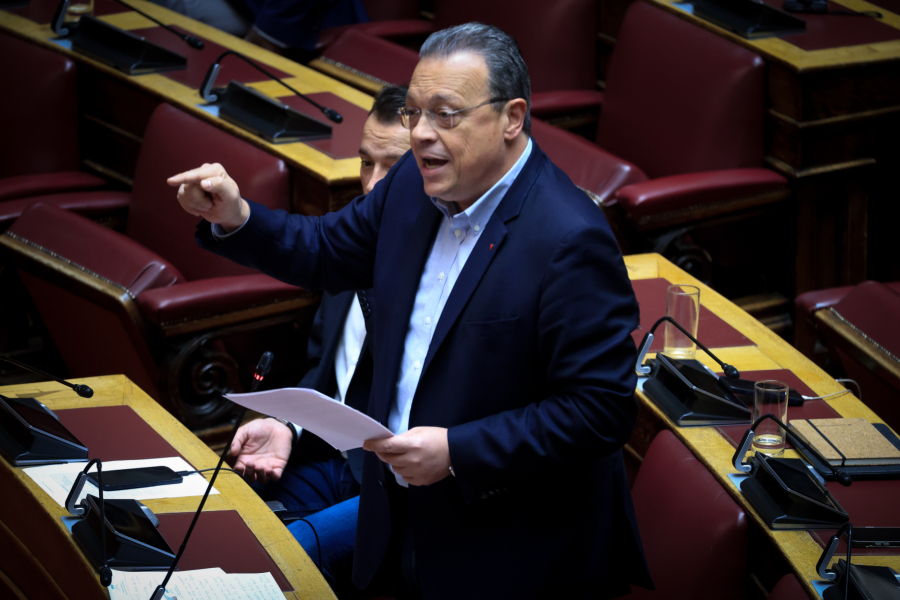 Φάμελλος σε Πιερρακάκη: Λειτουργείτε εις βάρος της επόμενης γενιάς- Δεν πρέπει να χαίρεστε, να ντρέπεστε