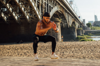 Το Horse Stance Squat δυναμώνει τα ισχία και βελτιώνει την κινητικότητα – Γιατί αξίζει να το δοκιμάσετε αν κάθεστε πολλές ώρες