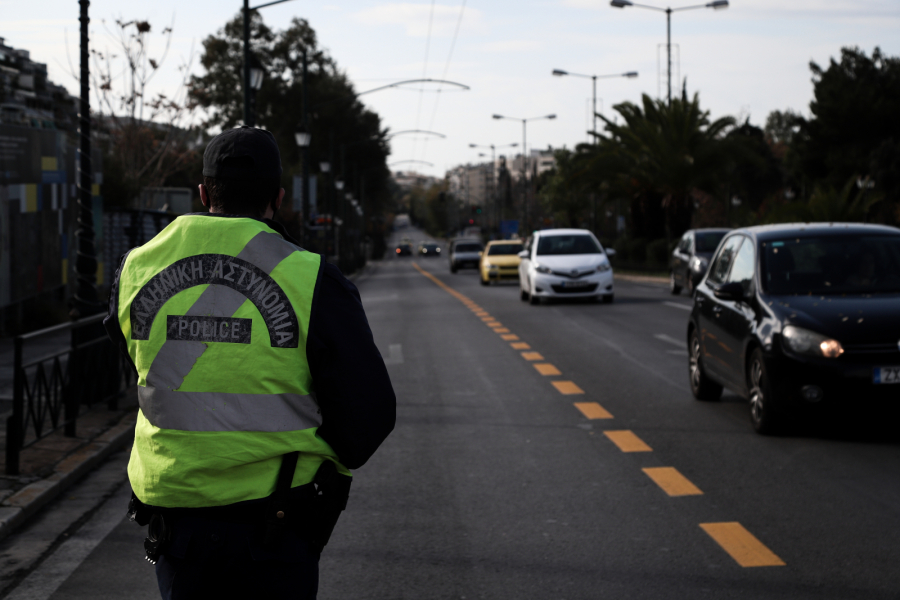 Μαζικοί έλεγχοι της Τροχαίας: 17 συλλήψεις για οδήγηση υπό την επήρεια αλκοόλ