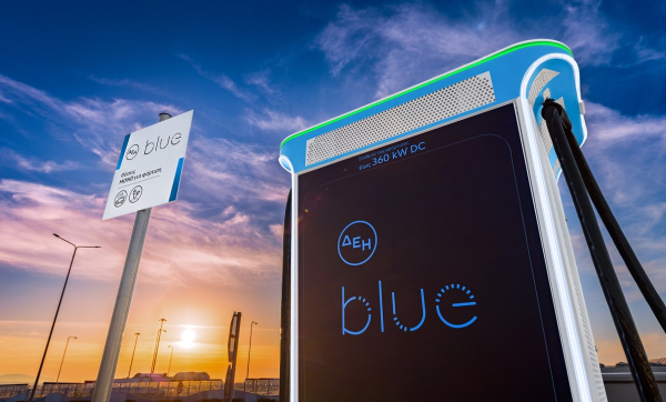 Καλοκαιρινές φορτίσεις με προνόμια από τη ΔΕΗ blue και τη Visa