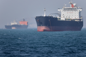 Πετρέλαιο: Κάτω από τα 80 δολάρια το Brent με την προσδοκία συμφωνίας για τα Στενά του Ορμούζ