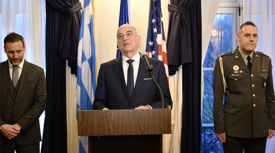 Εκτάκτως πίσω στην Αθήνα ο Νίκος Δένδιας