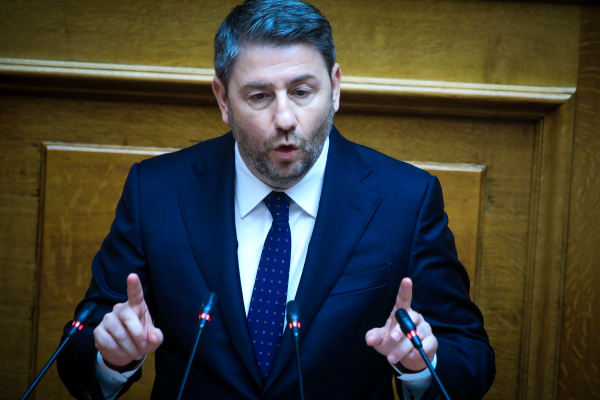 Μετωπική Ανδρουλάκη – Παπασταύρου στη Βουλή για τις συμβάσεις υδρογονανθράκων