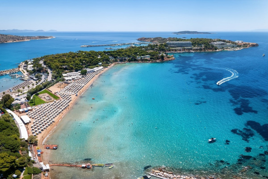 Οι τιμές στις οργανωμένες παραλίες της Αττικής για το καλοκαίρι 2025