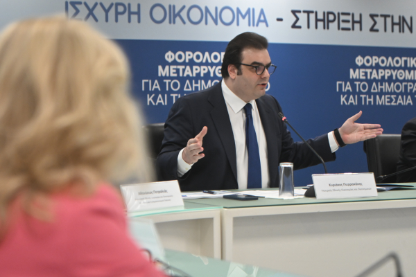 Πιερρακάκης: Γιατί η κυβέρνηση δεν μείωσε τους συντελεστές ΦΠΑ