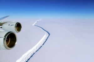 Ένα από τα μεγαλύτερα παγόβουνα στην ιστορία ετοιμάζεται για «κρουαζιέρα» στον Ατλαντικό