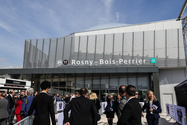 Συναγερμός για το Perrier: Στο τραπέζι η διακοπή της παραγωγής