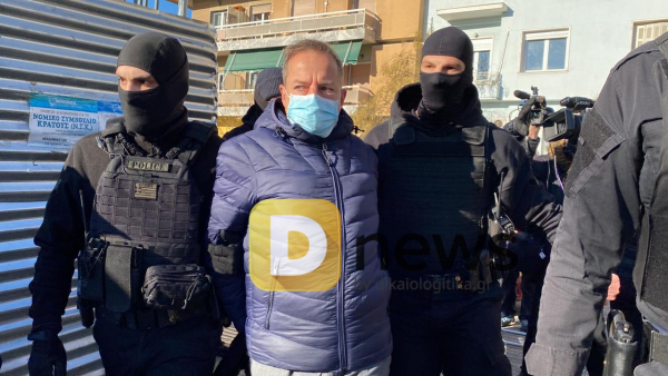 Ξεκινάει η δίκη του Δημήτρη Λιγνάδη: Στο εδώλιο για τέσσερις βιασμούς, βίντεο από τη μεταγωγή του (εικόνες & βίντεο)