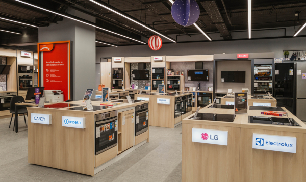 Public: Αναπτύσσει το δίκτυο καταστημάτων με 3 νέα μεγάλα καταστήματα εντός του έτους