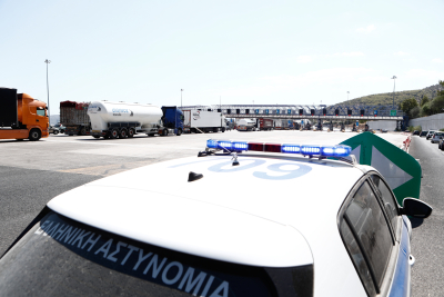 Φωτιά σε βυτιοφόρο: Ολοκληρώθηκε η μετάγγιση του υγραερίου, άνοιξε η Αθηνών - Κορίνθου και στα δυο ρεύματα - Απίστευτη ταλαιπωρία για οδηγούς και επιβάτες