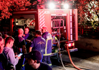 Βίντεο: Μεγάλη φωτιά σε χώρο στάθμευσης ενοικιαζόμενων αυτοκινήτων στην Κρήτη - Ζημιές σε 18 οχήματα