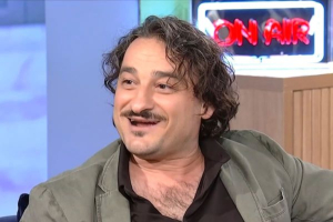 Χαραλαμπόπουλος: Έγραψα το «Ας Χαθείς» του Χρήστου Θηβαίου για τον πρώτο μου έρωτα (Βίντεο)