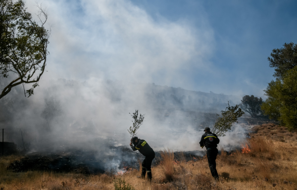 Οριοθετήθηκε η φωτιά τώρα στην Κερατέα