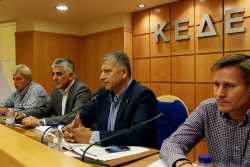 ΚΕΔΕ για συμβασιούχους: Δεν έχει κανένας το δικαίωμα «να παίζει με το ψωμί» χιλιάδων οικογενειών
