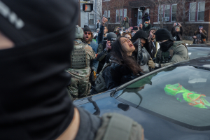 Μινεάπολη: Σοκαριστική επίθεση σε γυναίκα με αναπηρία από πράκτορες της ICE (Bίντεο)