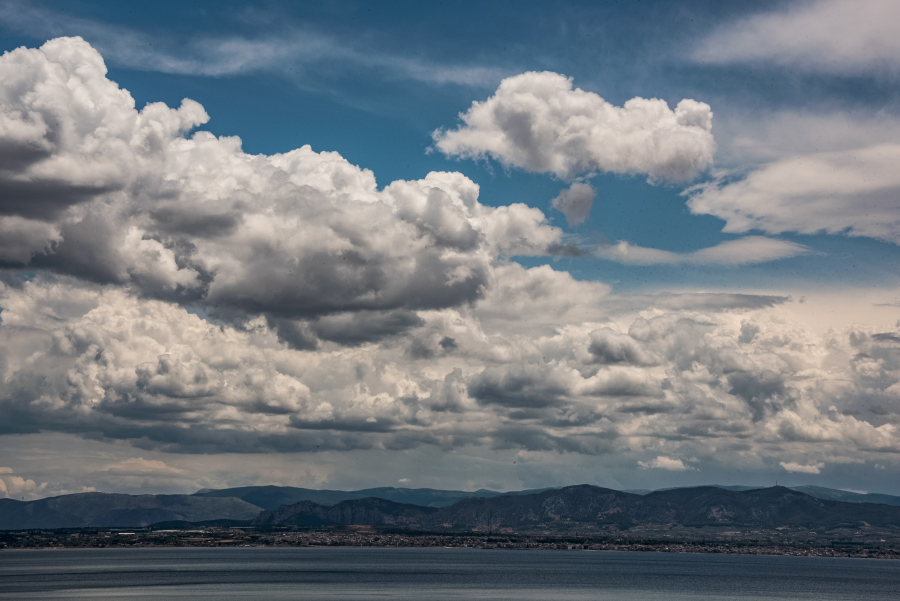 Δεκαπενταύγουστος με βροχές, συννεφιά αλλά και άνοδο της θερμοκρασίας